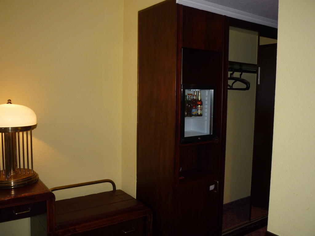 Kaloz Fregatt Panzio & Etterem Hotel Tata Esterno foto