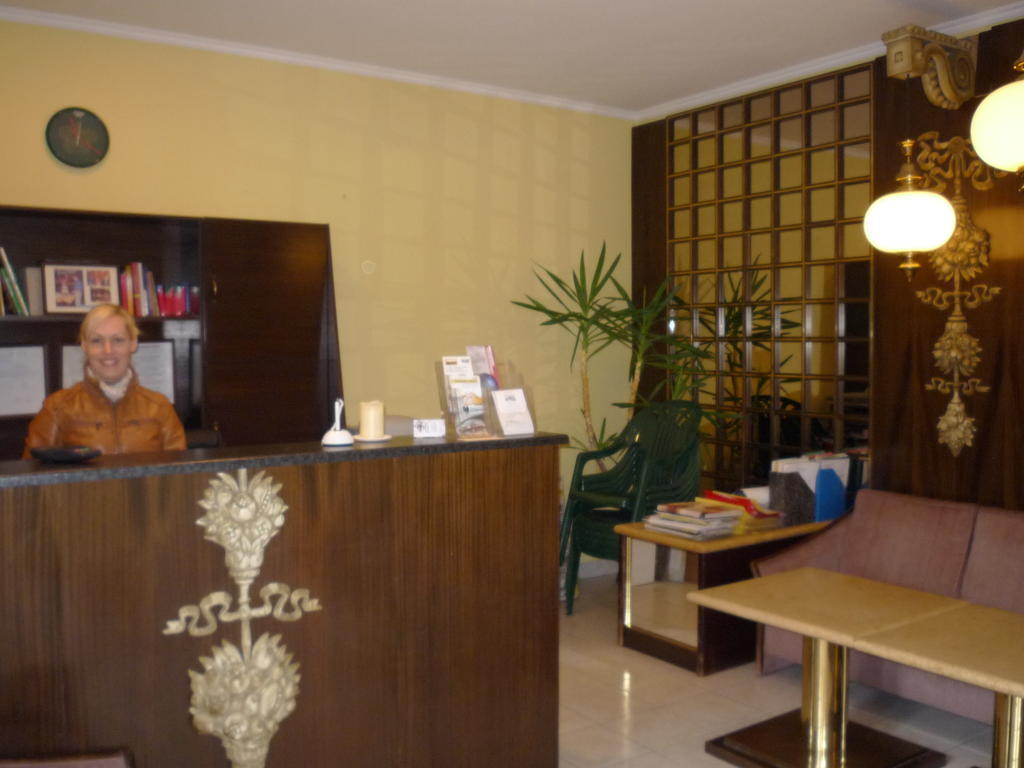 Kaloz Fregatt Panzio & Etterem Hotel Tata Esterno foto